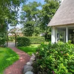 Holiday home Reetdachhaus Mara Bohl