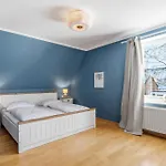 Holiday home Reetdachhaus Mara *